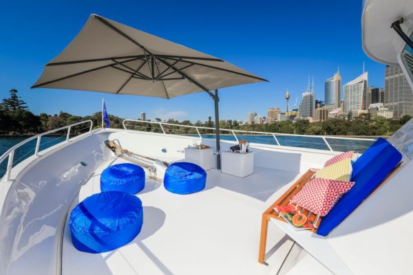 ariston-front-deck-600x400