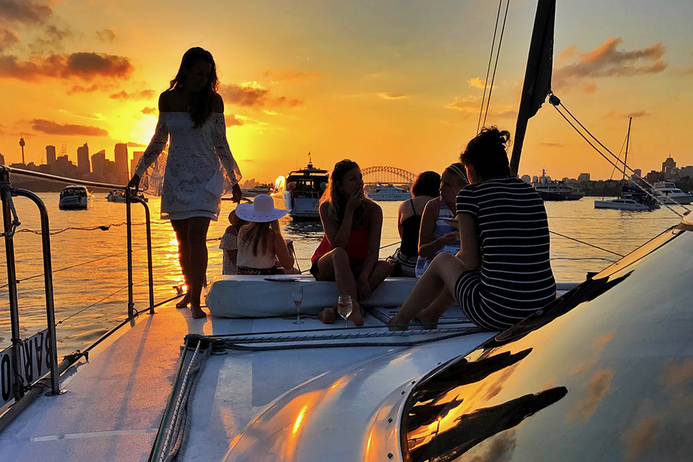 BAREFOOT Sunset group on bow